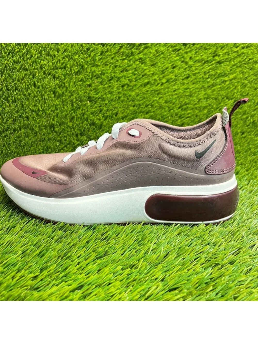 Nike Air Max Dia Plum Eclipse Womens Size 10 Purple White Running Shoes Sneakers